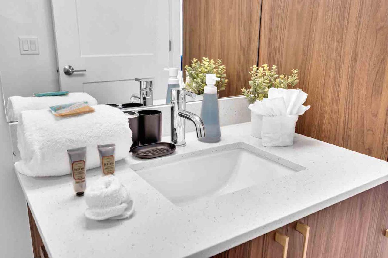 Charming Apt In The Heart Of Downtown With Free Parking Маями Екстериор снимка